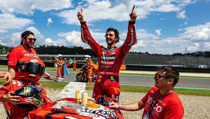 Bagnaia festeggia la vittoria al Mugello