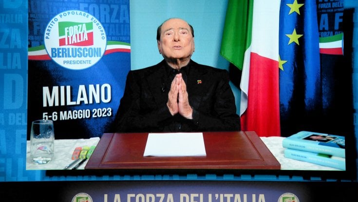 Mediaset cambia la programmazione dopo la morte di Berlusconi