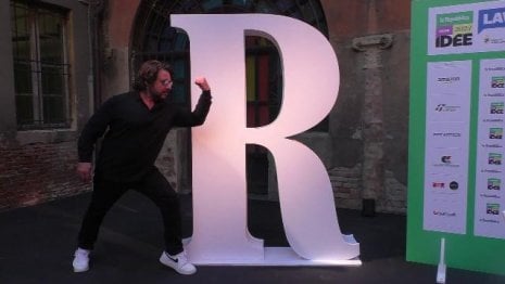 <a href="https://video.repubblica.it/dossier/la-repubblica-delle-idee-2023/metropolis347-rep-idee-a-bologna-la-sfida-del-lavoro-che-sia-per-tutti-ne-sia-schiavitu/447130/448096" fck_savedurl="">Rep Idee, la sfida del lavoro: "Che sia per tutti, che non sia schiavit&ugrave;". Il videoracconto dei quattro giorni di Bologna <br /></a>