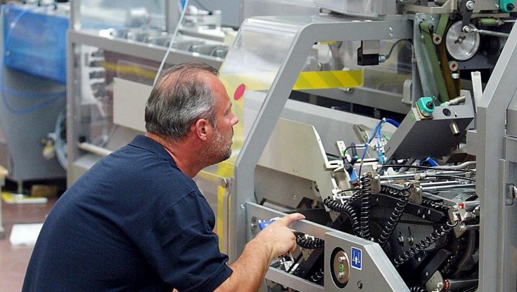 Istat, cresce l'occupazione nel primo trimestre. Bonus speciali e meno sgravi sui contributi: aumenta il costo del lavoro