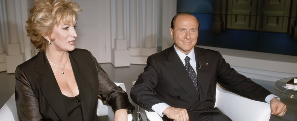 Iva Zanicchi ricorda Berlusconi: "Raccontava barzellette meglio di me. Ma erano sempre le stesse"
