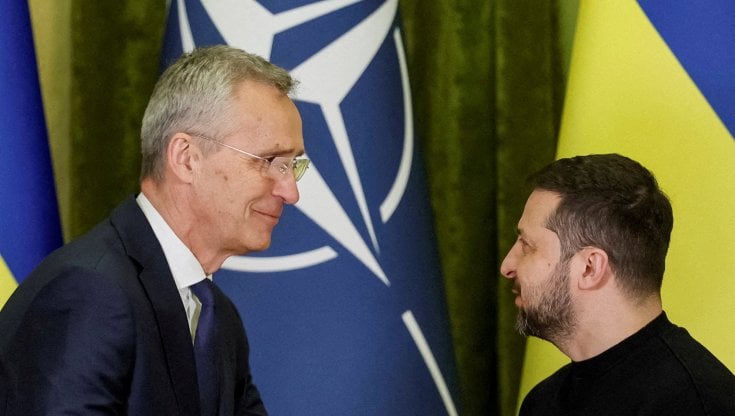 Ucraina, Stoltenberg convoca i big della Difesa per coordinare la produzione di armi 