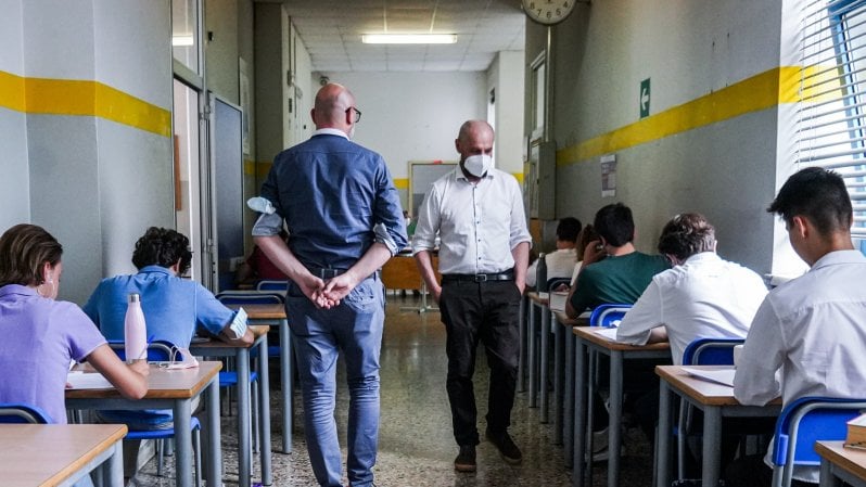 I consigli degli scrittori agli studenti: "Aiutatevi tra voi e studiate il dizionario"
