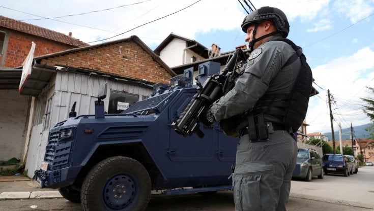 La Serbia arresta tre poliziotti del Kosovo, che protesta: "Sono stati rapiti sul nostro territorio"