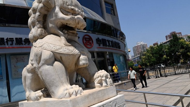 La Cina rallenta e allarma le autorità. La Banca centrale taglia i tassi, ma serviranno altri stimoli