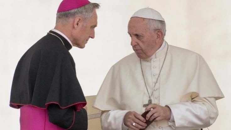L'esilio di padre Georg: rispedito in Germania senza un incarico