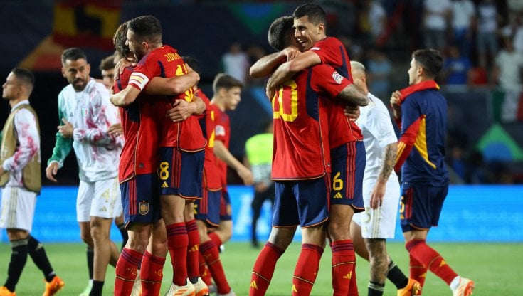I giocatori della Spagna esultano a fine partita