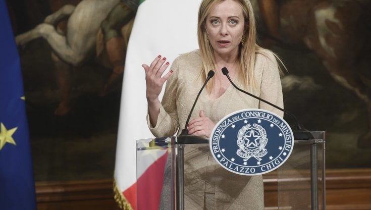Meloni vola a Parigi per sostenere Roma all'Expo 2030. Dopo sette mesi di incomprensioni, il possibile vertice con Macron