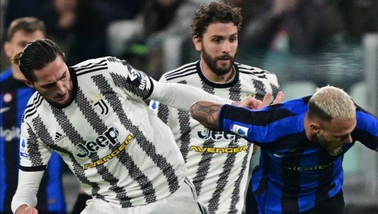 Adrien Rabiot, Manuel Locatelli e Federico Dimarco durante Juventus-Inter del 6 novembre, con 2.211.988 spettatori tv la partita pi&ugrave; vista di questo campionato