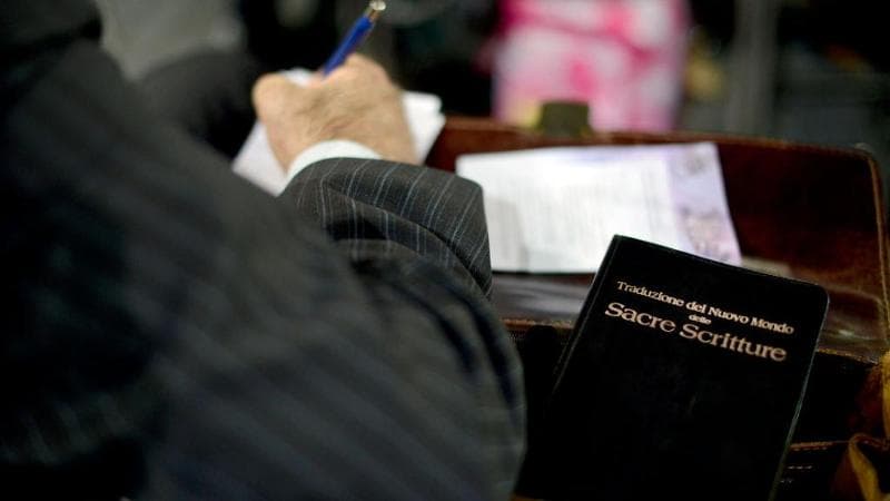 Non solo moschee: con il ddl di FdI anche ortodossi, evangelici e testimoni di Geova rischiano di perdere i luoghi di culto