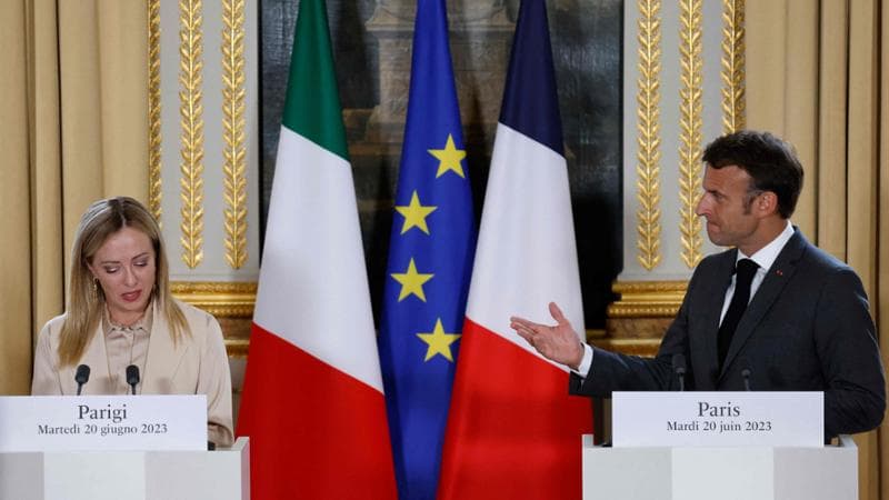 Meloni-Macron, incontro di quasi due ore all’Eliseo: "Nuovo inizio? Gli interessi nazioni vengono prima di tutto. D’accordo sui migranti”