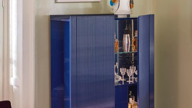 Il mobile bar Hayama di Patricia Urquiola per Cassina
