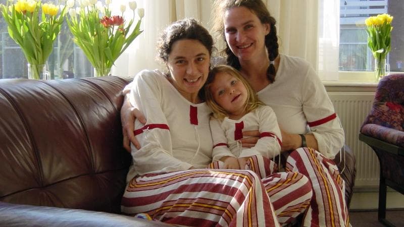 Margherita a tre anni con le sue due mamme
