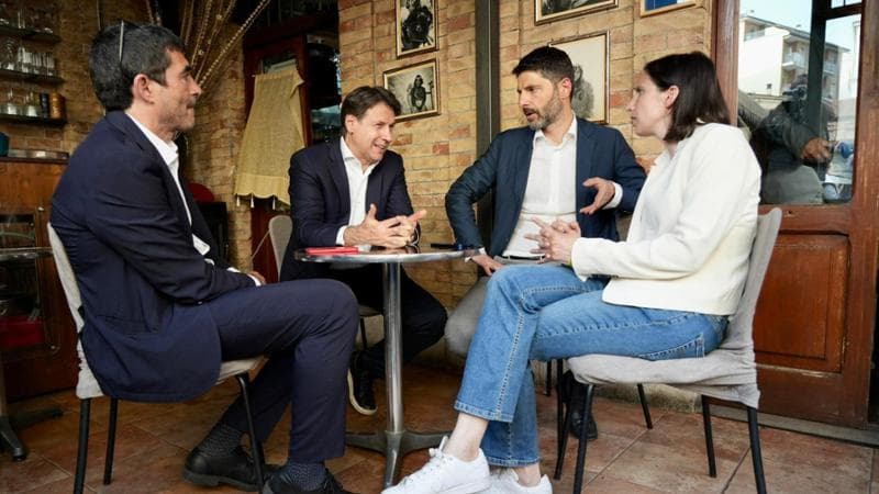 Elly Schlein e Giuseppe Conte a Campobasso: con loro, Nicola Fratoianni e il candidato Roberto Gravina
