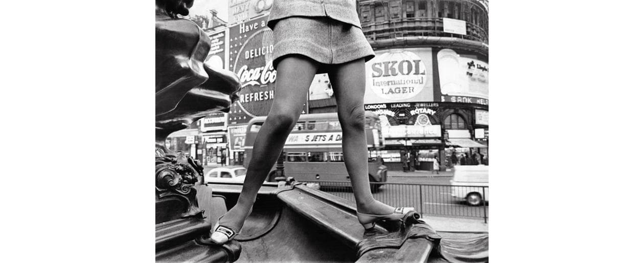 Minigonna a Piccadilly Circus: &egrave; la Londra anni sessanta (Gamma-Keystone via Getty Images)
