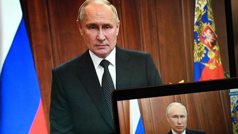 Putin parla alla nazione: “Pugnalati alle spalle, come nel 1917”