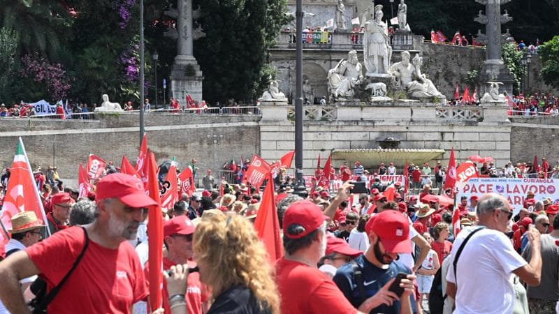 In migliaia in piazza da tutta Italia per difendere la sanità pubblica