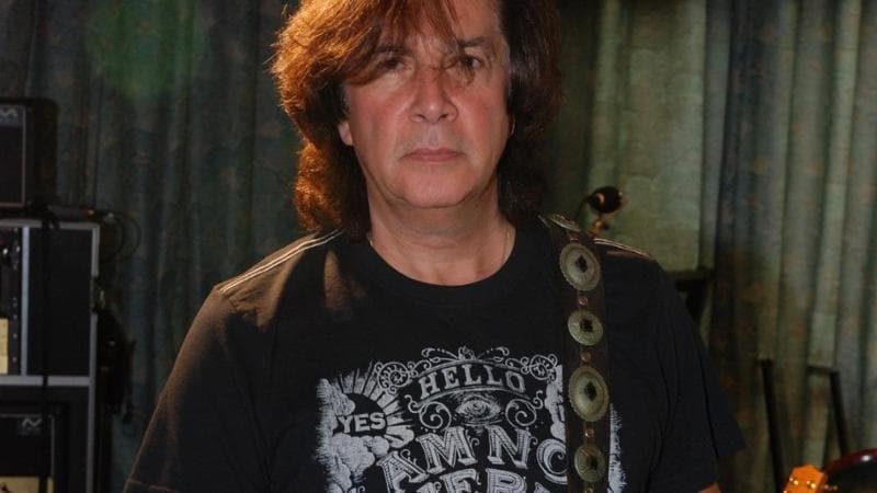 Maurizio Solieri, una chitarra per Vasco e il vinile dell’album ‘Resurrection’