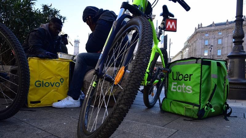 La brutta sorpresa nel cestino del rider. A domicilio arrivano anche 200 batteri