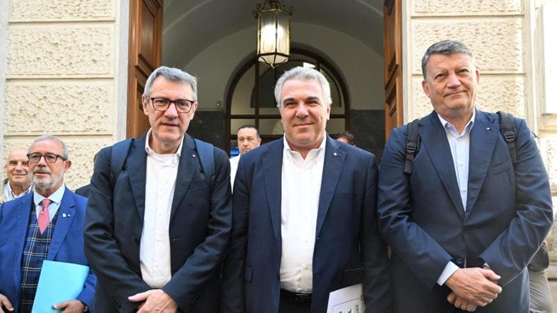 Pensioni, sindacati contro il governo dopo il tavolo. Landini: “Incontro inutile”. Bombardieri: “Nessun risultato concreto”