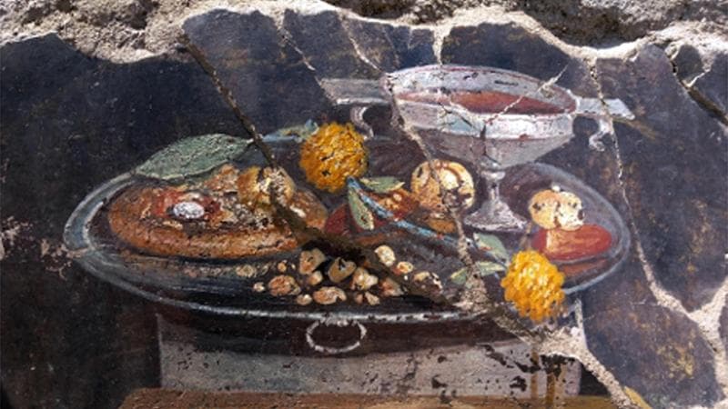 L'antenata&nbsp;della pizza in una natura morta scoperta a Pompei
