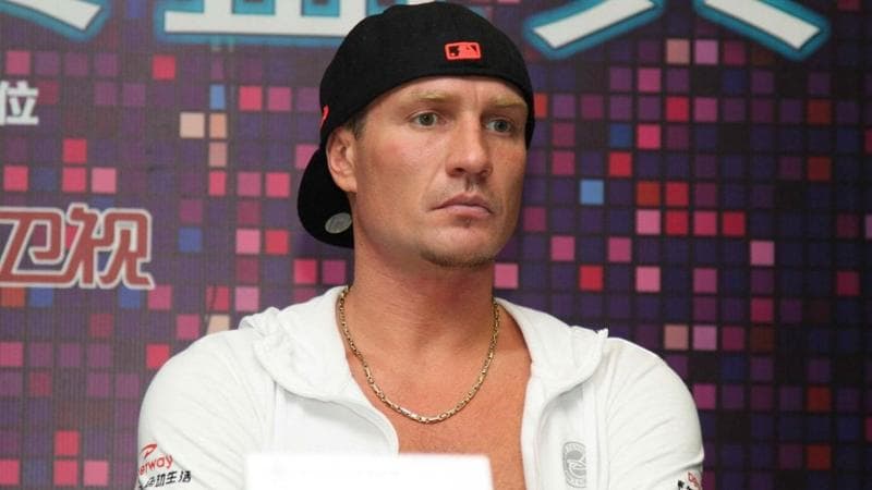 Kostomarov, il lento ritorno alla vita: pedala su una cyclette e mostra le protesi alle gambe