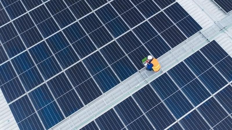 Cina sempre più green: Pechino accelera su eolico e solare
