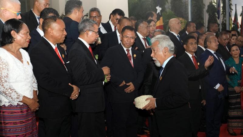 Xanana Gusmao con i membri del nuovo governo
