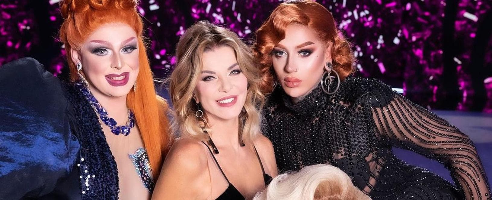 Alba Parietti, al centro, con Elektra Bionic, Vanessa Van Cartier e Maruska Starr, tre drag queen professioniste
