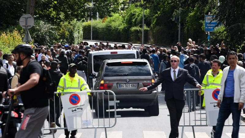 Ai funerali di Nahel la rabbia dell’altra Francia: “Massacrati senza motivo”. Macron non va a Berlino
