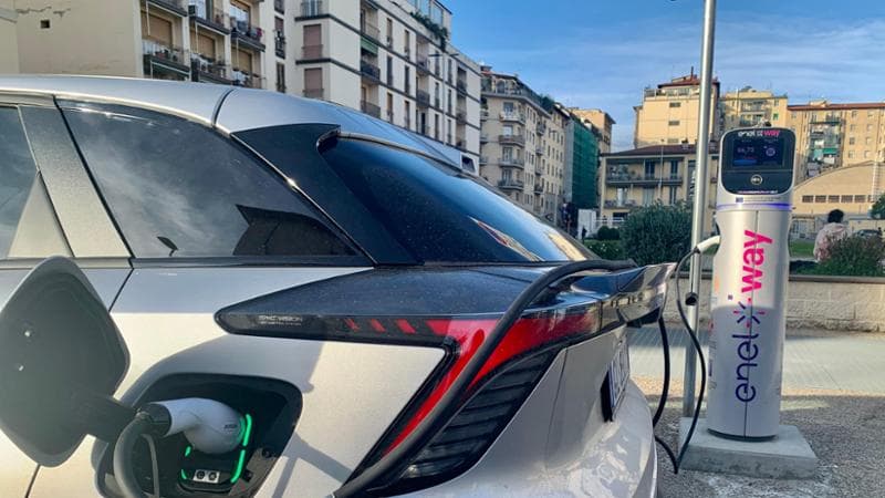 Pnrr, il flop delle colonnine di ricarica per le auto elettriche: nessun impianto sulle superstrade