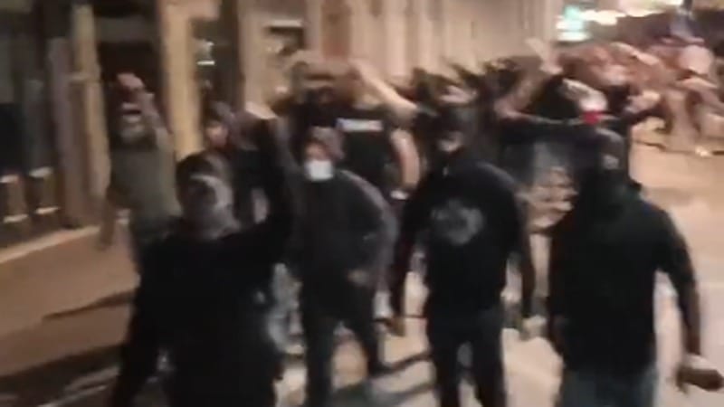Rivolte in Francia, saluto romano e mazze da baseball: ronde di militanti di estrema destra in varie città