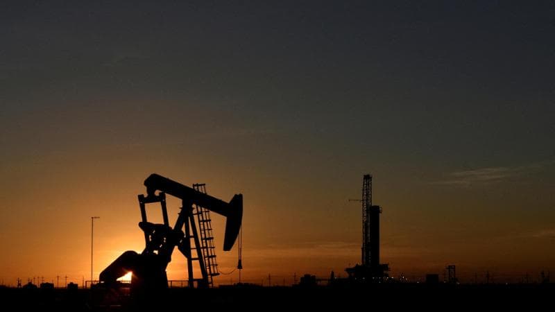 Le Borse di oggi, 4 luglio. Listini in calo, Milano chiude a -0,21%. Petrolio in rialzo, nuovi tagli Opec+ in vista
