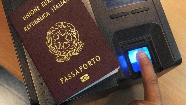 Estate, sempre più difficile viaggiare se serve il passaporto. Boom dei paradisi a portata di carta d'identità