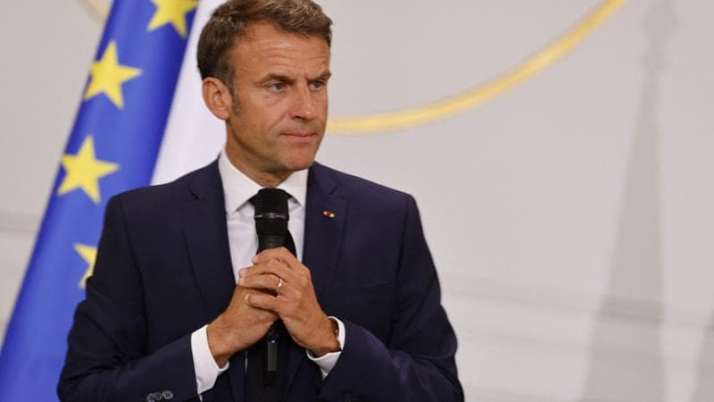 Francia, Macron studia le misure anti-rivolta. Chiusa la colletta per l’agente che ha sparato