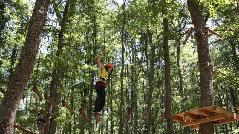 Tra gli alberi nel Parco Avventura di Albano di Lucania, archivio Apt Basilicata
