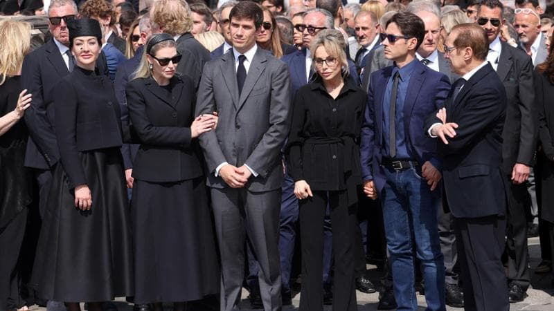 La lettera di Berlusconi ai figli prima del ricovero al San Raffaele: “Tanto amore a tutti voi”. Ma Luigi non è citato