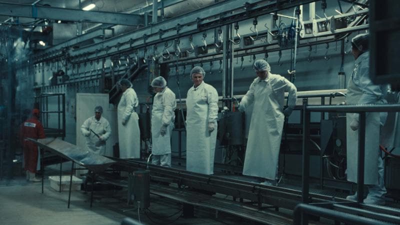 Un mattatoio tedesco in una scena del film Animali Selvatici del rumeno Cristian Mungiu
