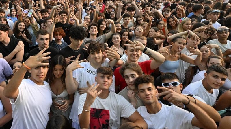 Istat, più lavoro per donne e giovani: solo così ci salveremo dal declino demografico ed economico