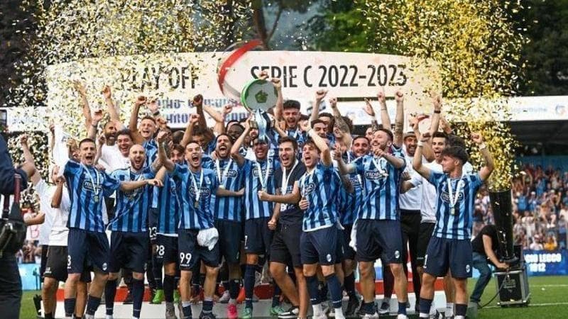 Il Lecco festeggia la promozione in B
