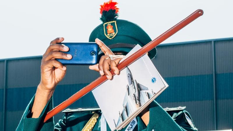 un ospite del Lesotho scatta foto durante l&rsquo;esposizione AAD&nbsp;di Pretoria&nbsp;(Sudafrica) nel 2018.&nbsp;Nikita Teryoshin

