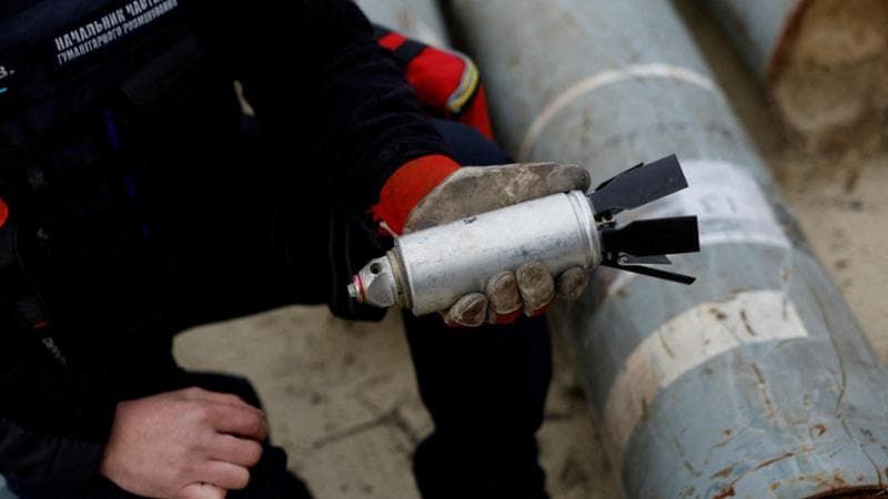 Una bomba a grappolo disinnescata in Ucraina
