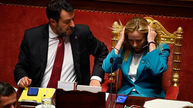 Matteo Salvini accanto a Giorgia Meloni in Senato
