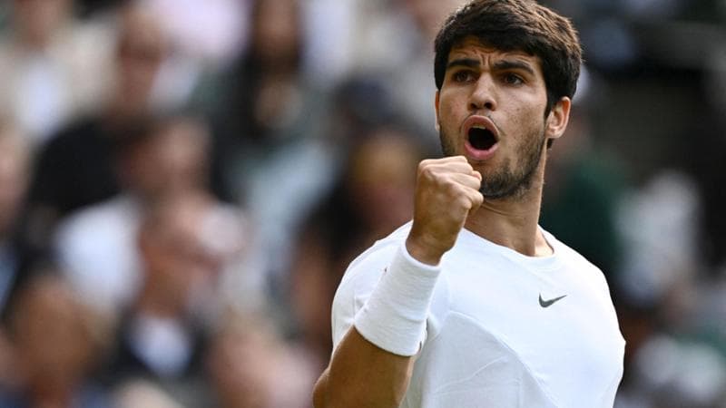 Wimbledon, Alcaraz batte Rune in tre set e vola in semifinale: affronterà Medvedev