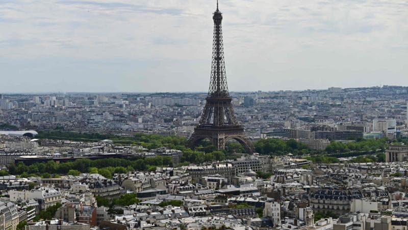 Francia, sì al “bonus rammendo”: Parigi mette una toppa allo spreco dei vestiti