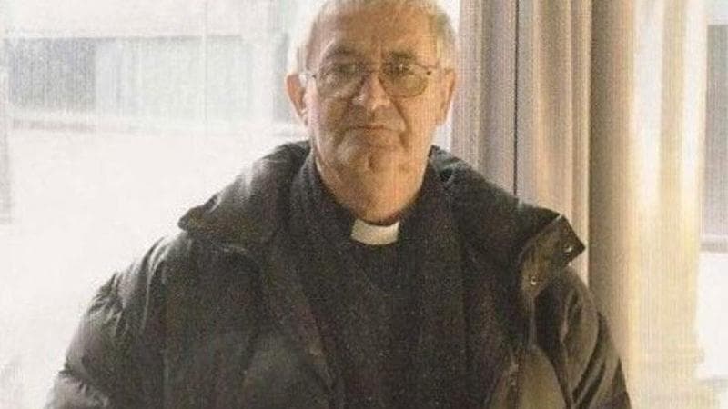 Argentina, nella parrocchia del prete accusato di torture che sarà estradato da Parma: “Ci manca, era proprio un brav’uomo”