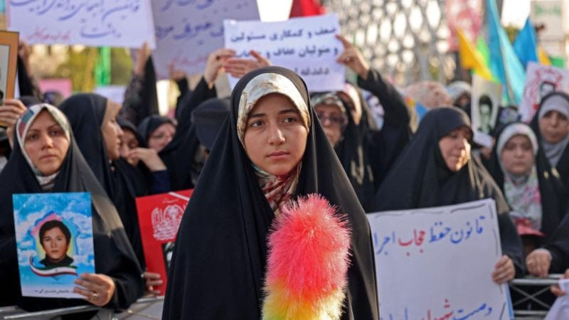 Una manifestazione a favore dell'hijab a Teheran
