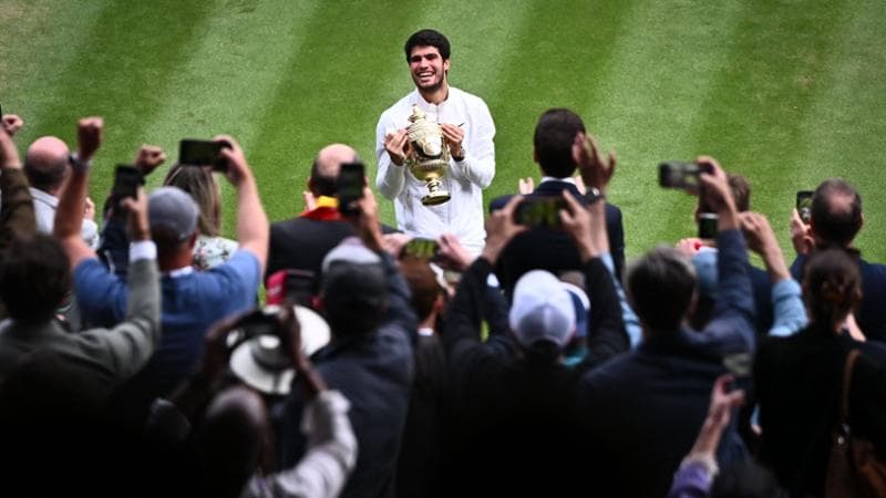 Il mondo del tennis s’inchina davanti al nuovo re Carlos