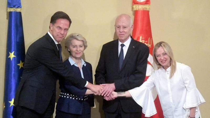 Da sinistra il Primo Ministro olandese&nbsp;Mark Rutte, il Presidente della Commissione Europea&nbsp;Ursula Von der Leyen, il Presidente della Tunisia&nbsp;Kais Saied e il Presidente del Consiglio GIorgia Meloni
