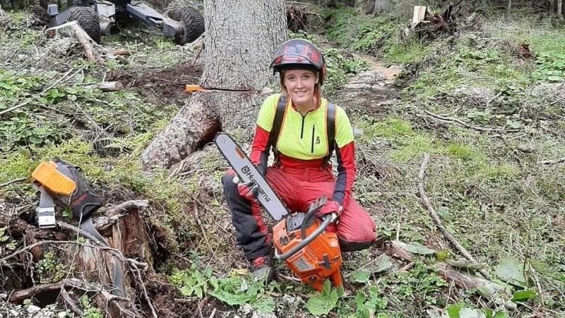La prima donna a partecipare alla staffetta della Gara dei boscaioli: “Quando taglio un albero penso alla sua storia e lo rispetto”